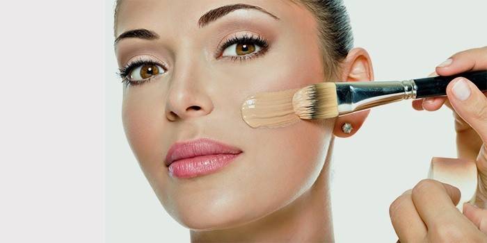 Chica hacer maquillaje