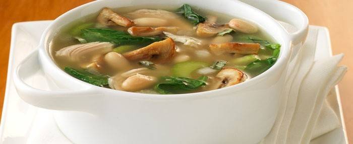 Primer plato con champiñones en olla de cocción lenta