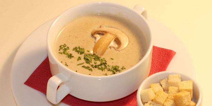 Sopa de guisantes con champiñones