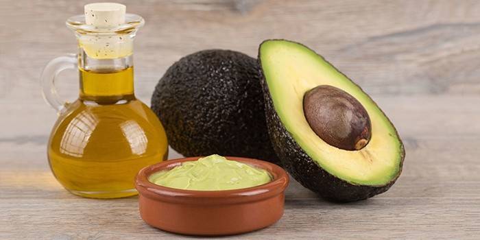 Ingredientes para máscara de abacate