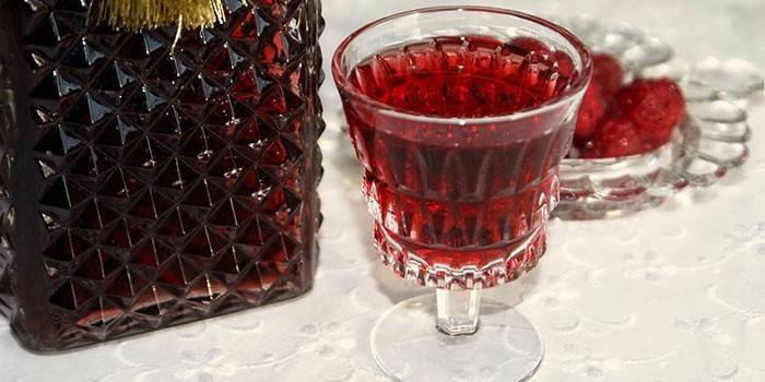 Rubinowy w krysztale
