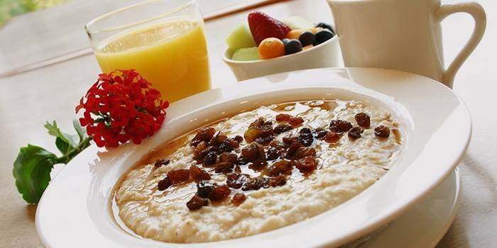 Gachas de avena con pasas