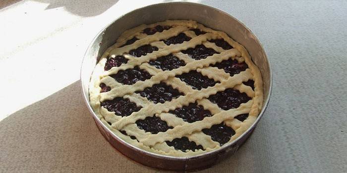 Ciasto francuskie Tarta z dżemem wiśniowym