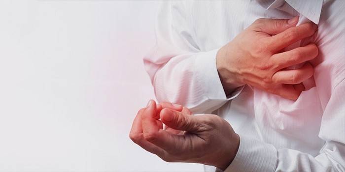 Dolor en el corazón y brazo izquierdo.