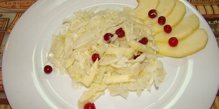 Salada de repolho com maçã