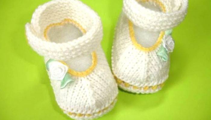 Hermosos botines con agujas de tejer