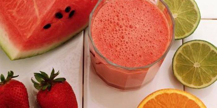 Diéta ovocie a smoothies.