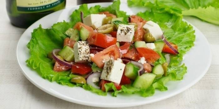 Ľahký šalát so syrom feta
