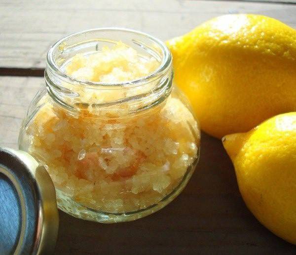 Limones picados y enteros