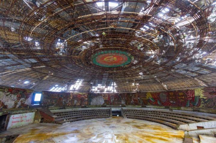 Buzludzha v Bulharsku