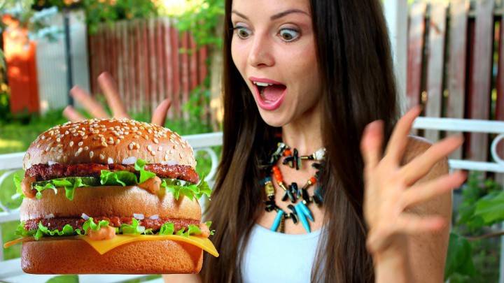 Menina do hamburguer