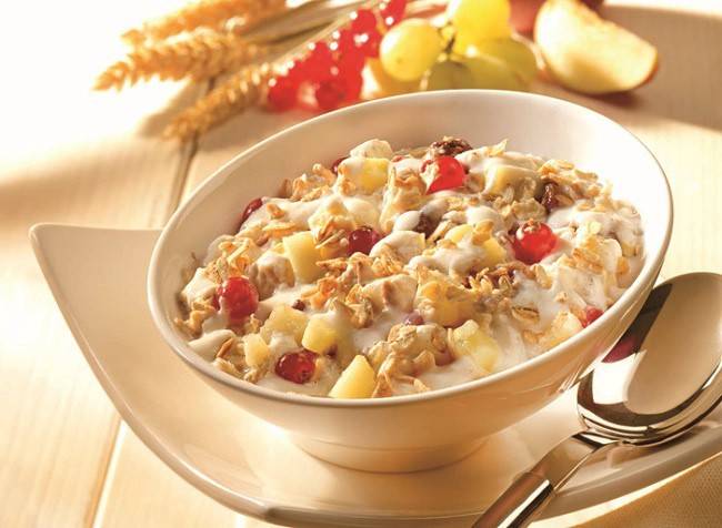 Müsli v tanieri