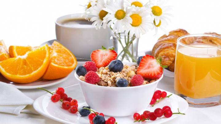 Productos energéticos: avena, jugo, frutas