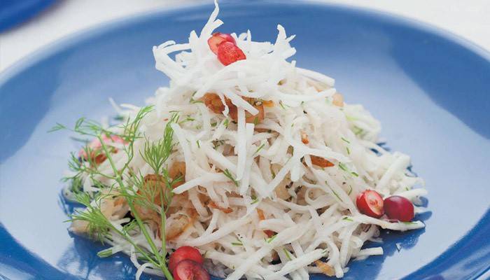 Sirviendo Ensalada De Manzana