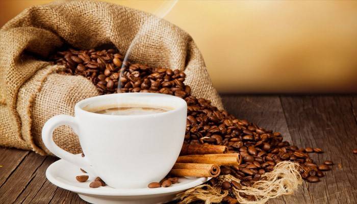 Grãos de café e bebidas