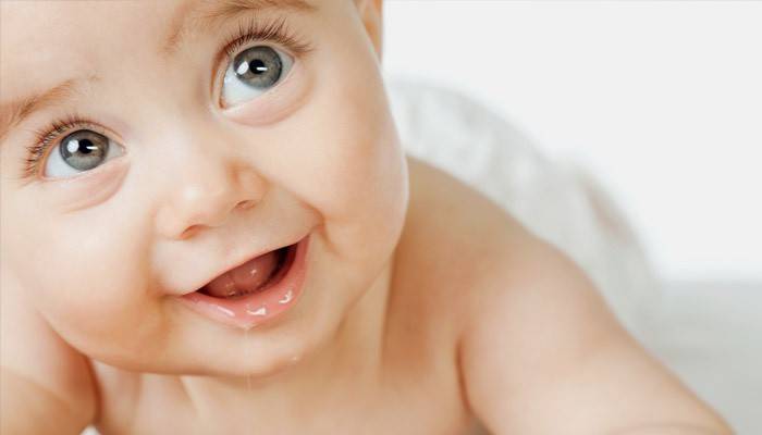 Bolsas debajo de los ojos de un niño