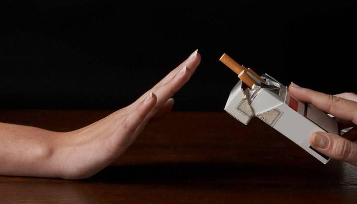 Garota se recusa cigarros