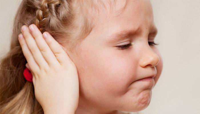 Niña con oreja