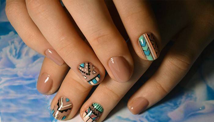 Formas geométricas en manicura.