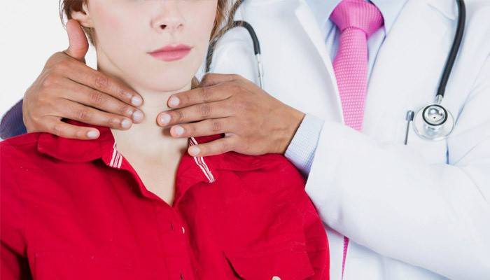 Chica en la cita del endocrinólogo