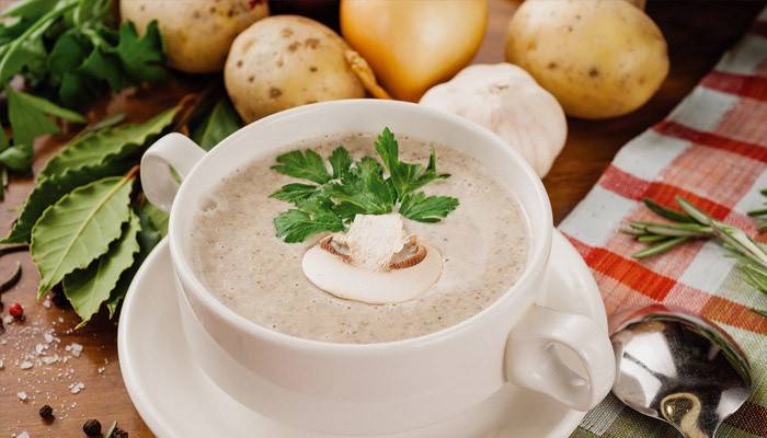 Sopa de purê de brócolis