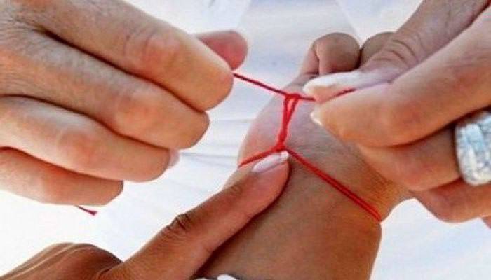 Anudando un hilo rojo