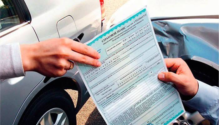 Transferência de uma apólice de seguro para um policial de trânsito