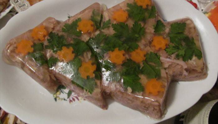 Jellied bravčové stehná