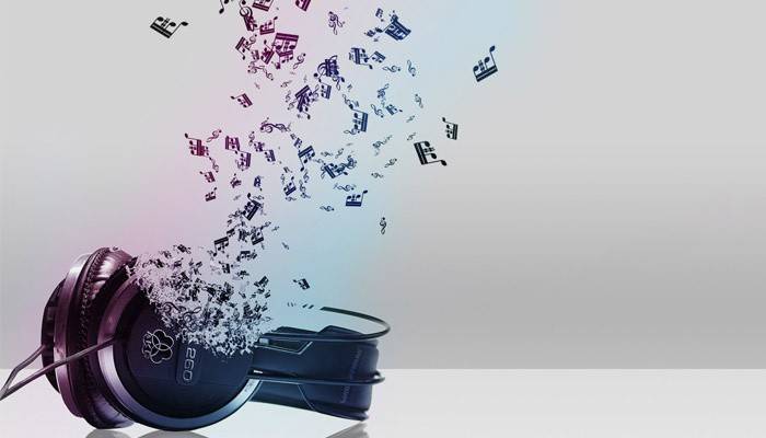 Fones de ouvido com música