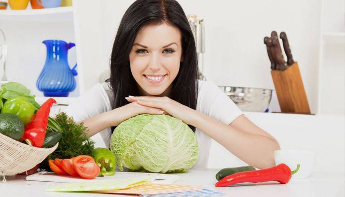 Chica con verduras