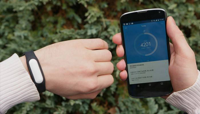 Bransoletka fitness z monitorem pracy serca