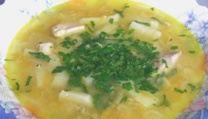 Zupa grochowa gotowana w powolnej kuchence