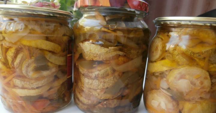 Abobrinha frita em frascos