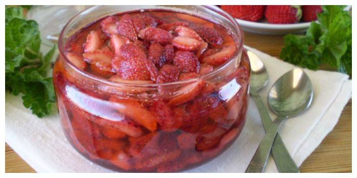 Mermelada de fresa sin hervir para el invierno