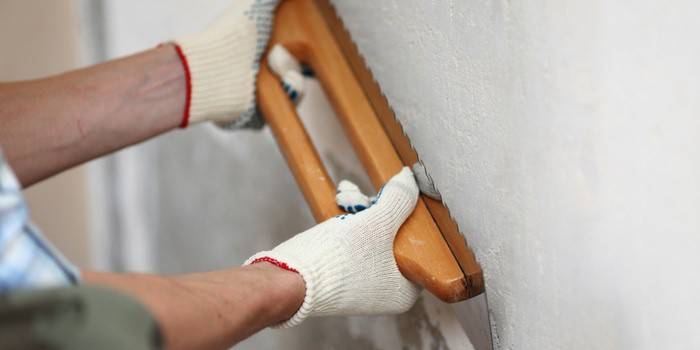 Putty na parede para pintura