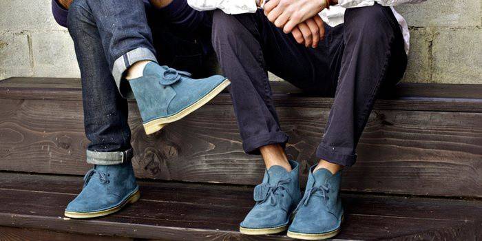 Uma torção no jeans masculino