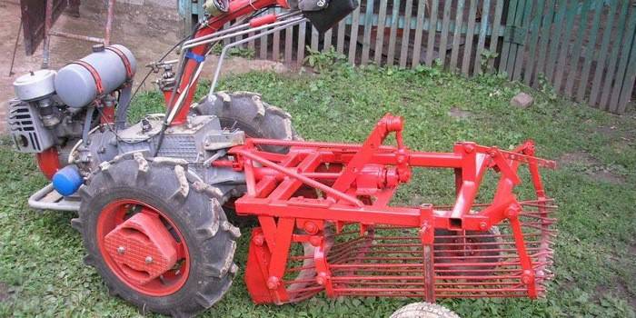 Escavador de batatas para trator de caminhada