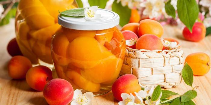 Como fechar damascos com caroços para o inverno
