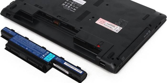 Laptop con batería extraída