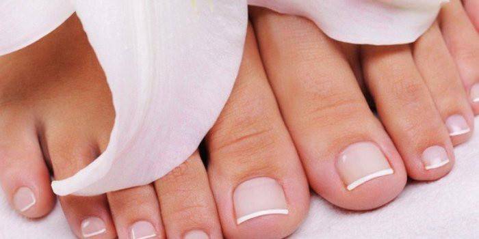 Uñas del paciente después del tratamiento para hongos