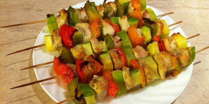 Kebab de pollo al horno