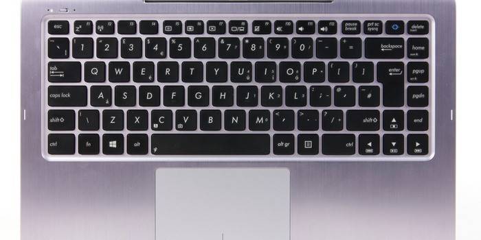 Uruchom ponownie laptop za pomocą przycisku zasilania