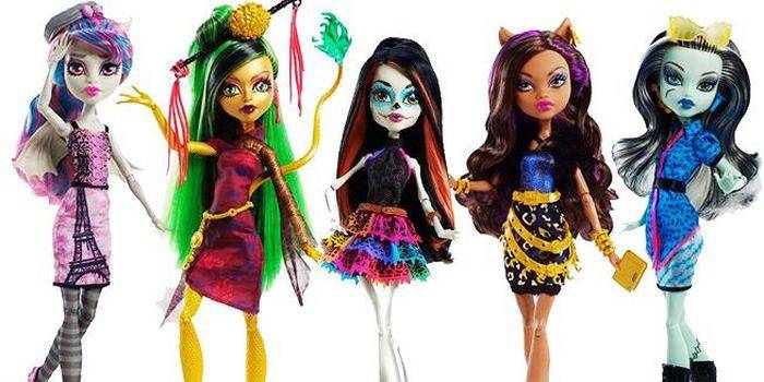 Costura de roupas para bonecas Monster High