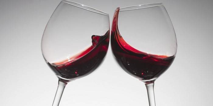 vinho framboesa em copos