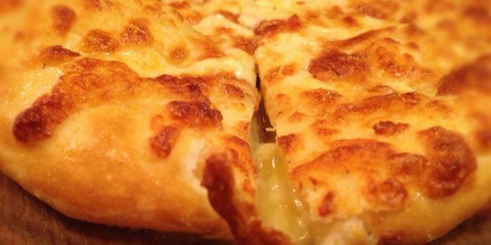 Klasyczny przekrój Khachapuri