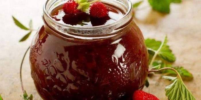 Receta de mermelada con fresas silvestres Pyatiminutka