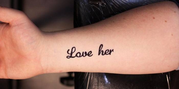 Tatuagem de mão
