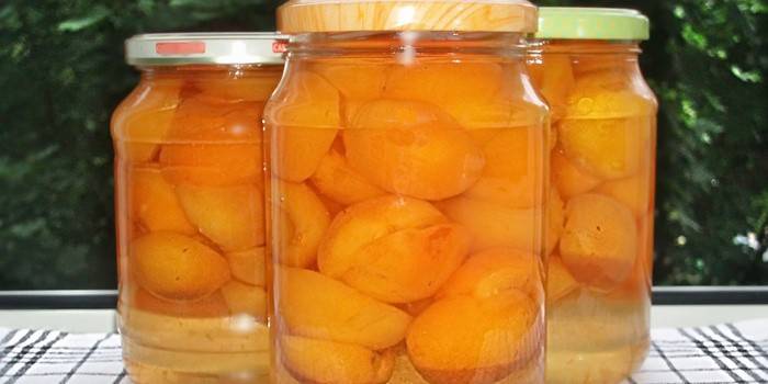 Deliciosos damascos em calda