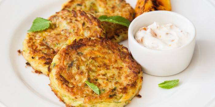 Tortitas de calabacín con queso y carne picada