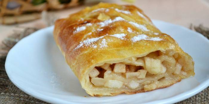 Strudel z ciasta francuskiego